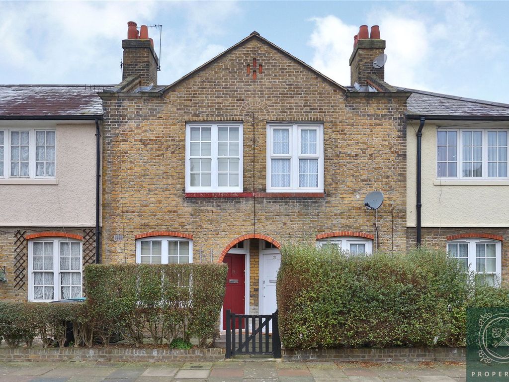2 bed terraced house for sale in Chesthunte Road, London N17, £350,000