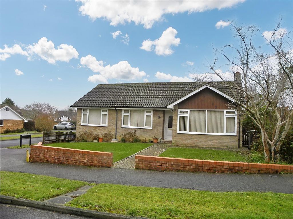 3 bed detached bungalow for sale in Loring Road, Sharnbrook, Bedford MK44, £450,000