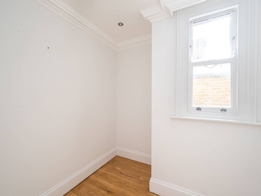 2 bed flat for sale in Kentish Town Road, Kentish Town, London NW5, £450,000