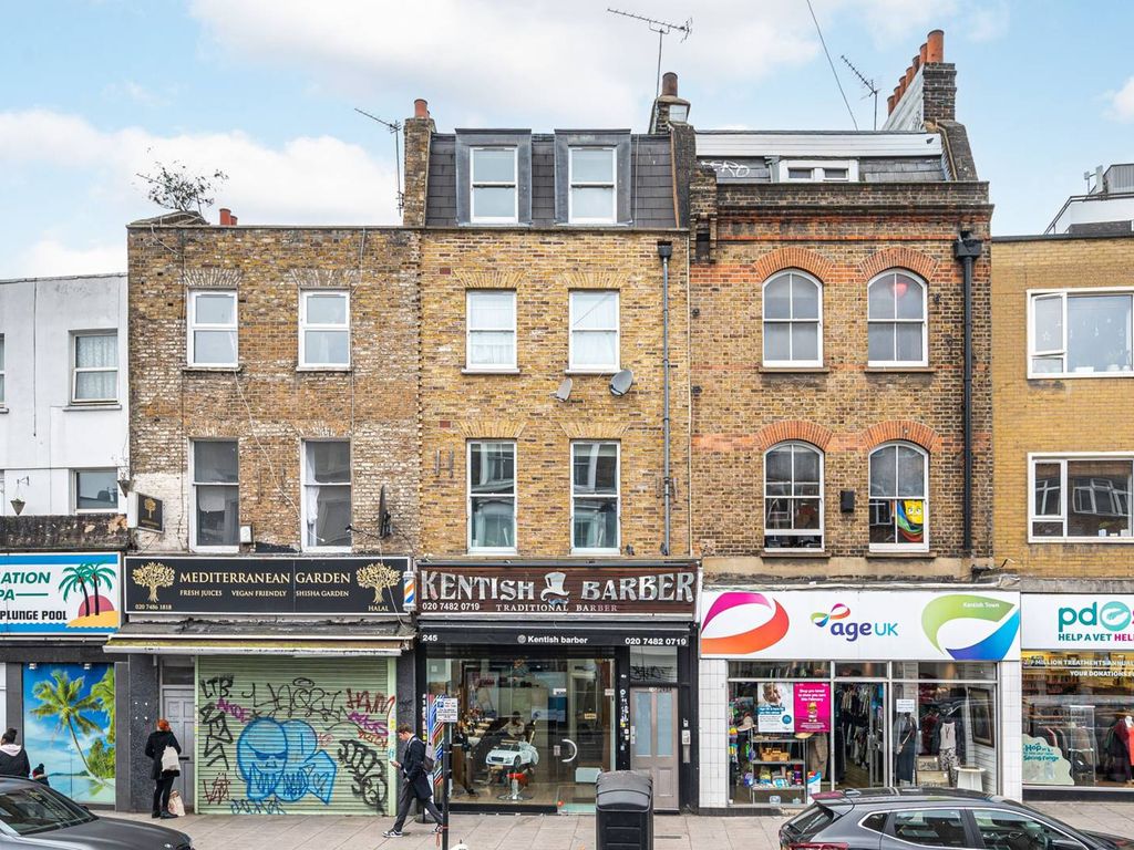 2 bed flat for sale in Kentish Town Road, Kentish Town, London NW5, £450,000