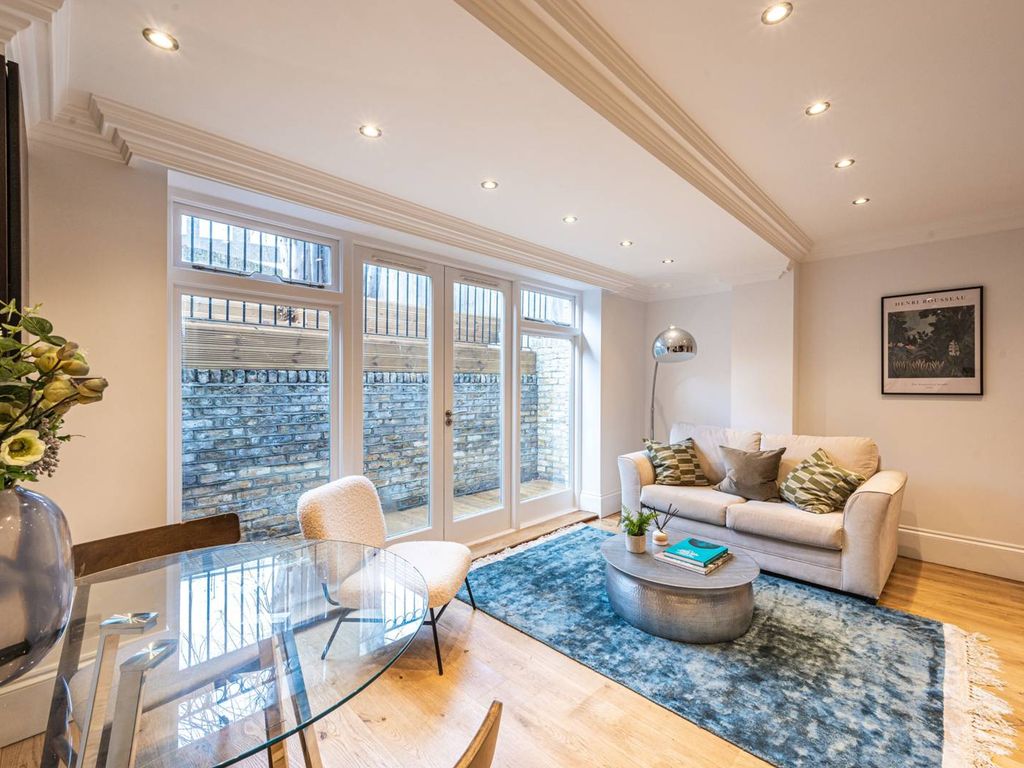 1 bed flat for sale in Kentish Town Road, Kentish Town, London NW5, £480,000