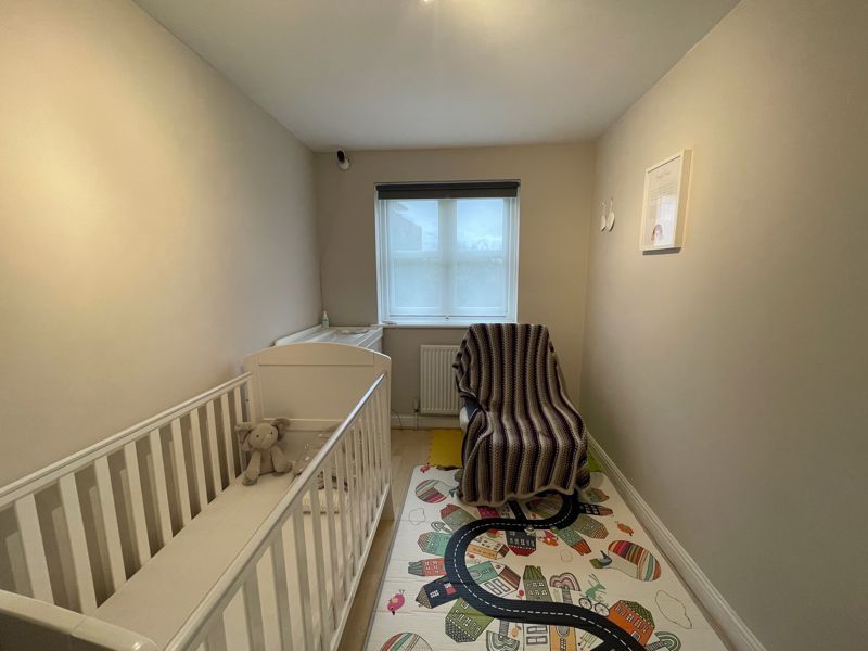 2 bed flat for sale in Belgrave Close, London NW7, £390,000