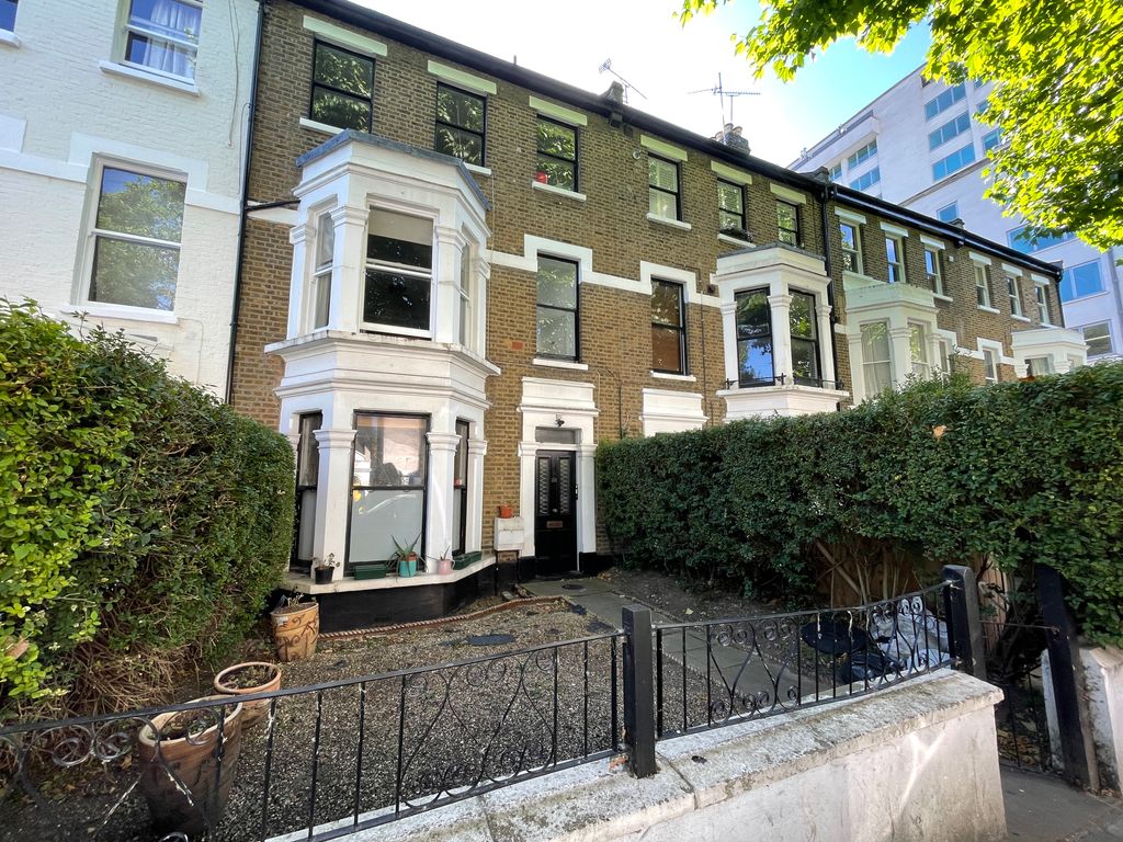 1 bed flat for sale in Hammersmith Grove, Hammersmith W6, £700,000