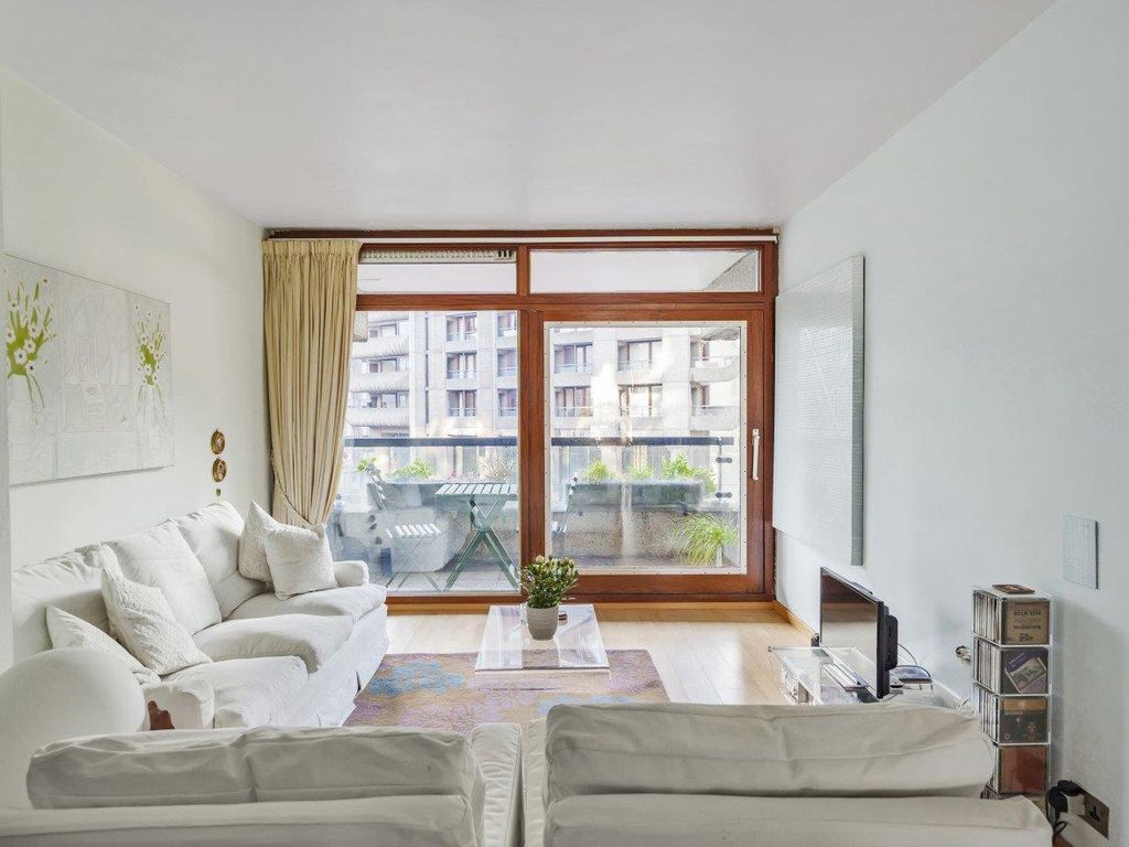 1 bed flat for sale in Barbican, London EC2Y, £750,000