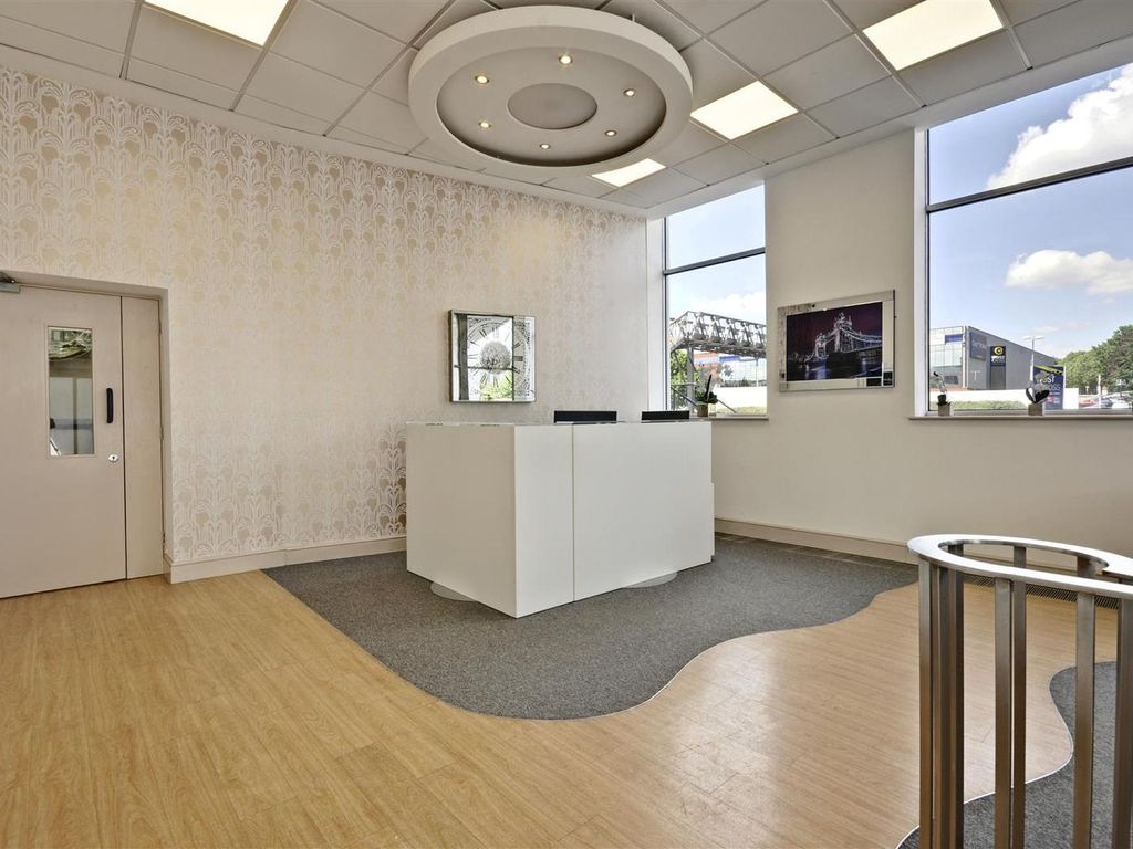Office to let in Great West Road, Brentford TW8, £2,388 pa