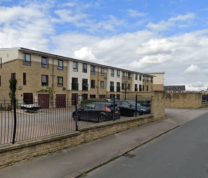 2 bed flat to rent in Dock Lane, Shipley BD17, £775 pcm