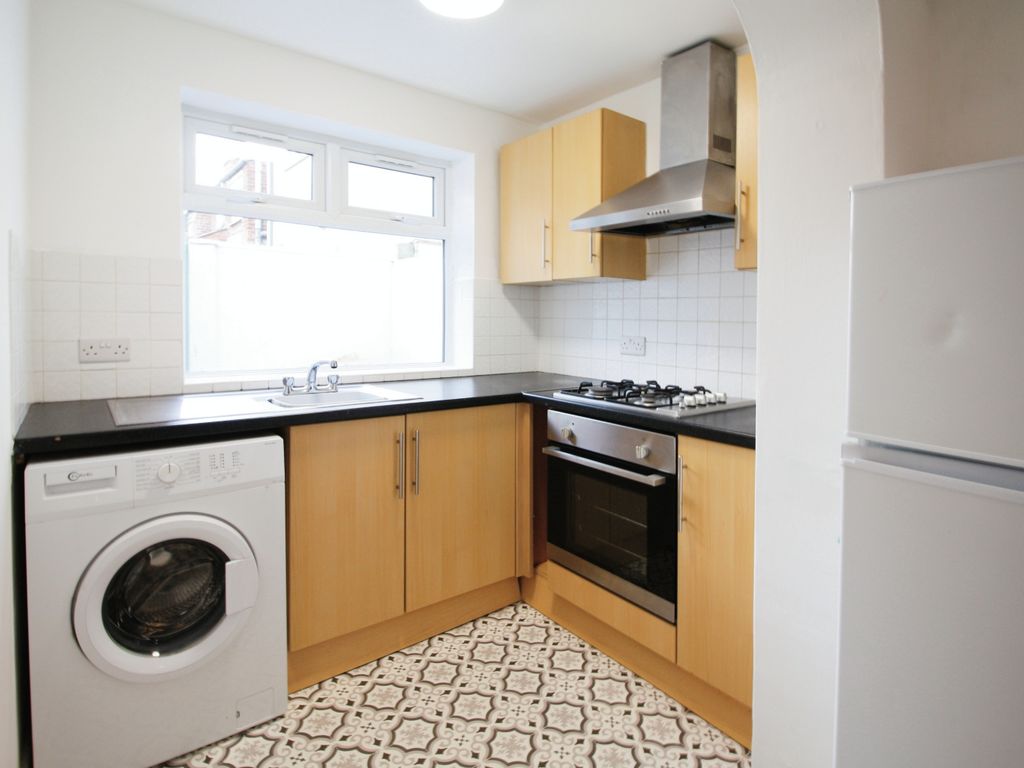 2 bed terraced house to rent in Cecil Street, Chester CH3, £995 pcm