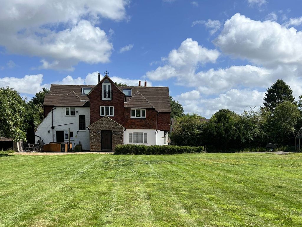 7 bed detached house to rent in Broad Street, Guildford GU3, £19,500 pcm