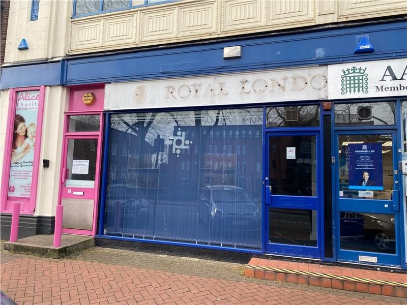 Retail premises to let in 4 Queens Parade, Newcastle, Staffs ST5, £15,500 pa