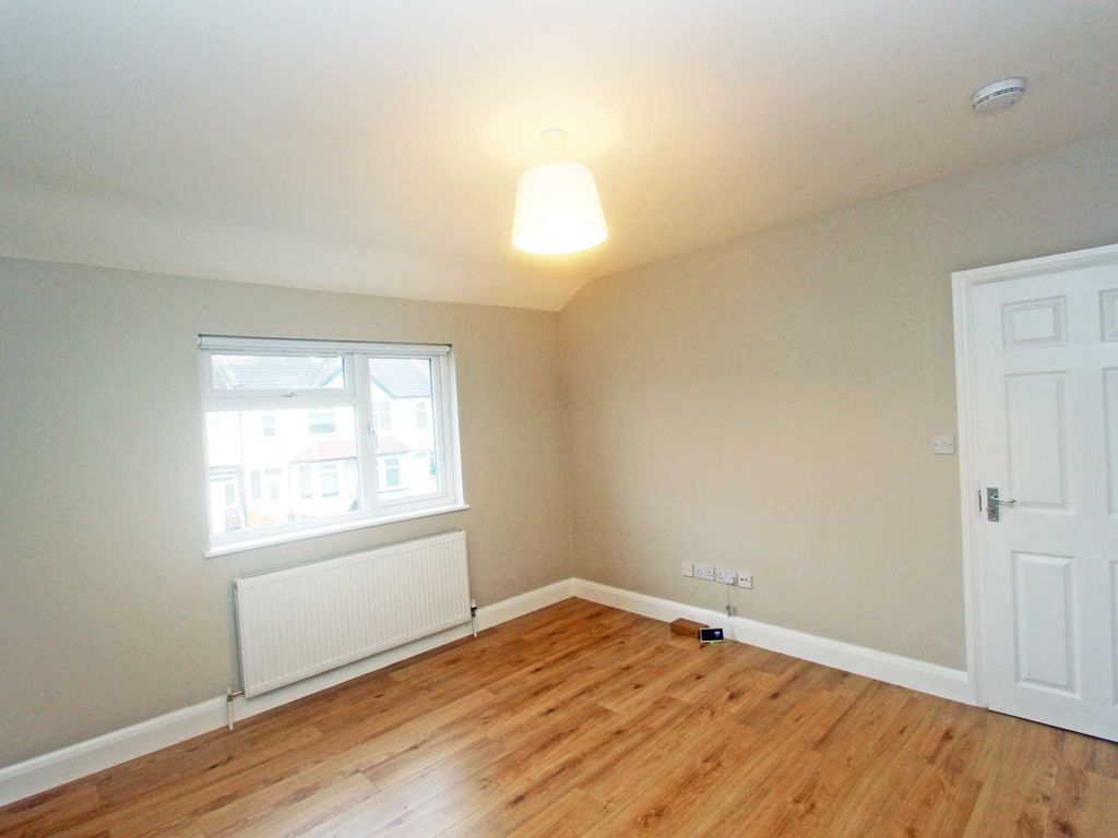 1 bed flat to rent in Kingston Road, New Malden KT3, £1,350 pcm