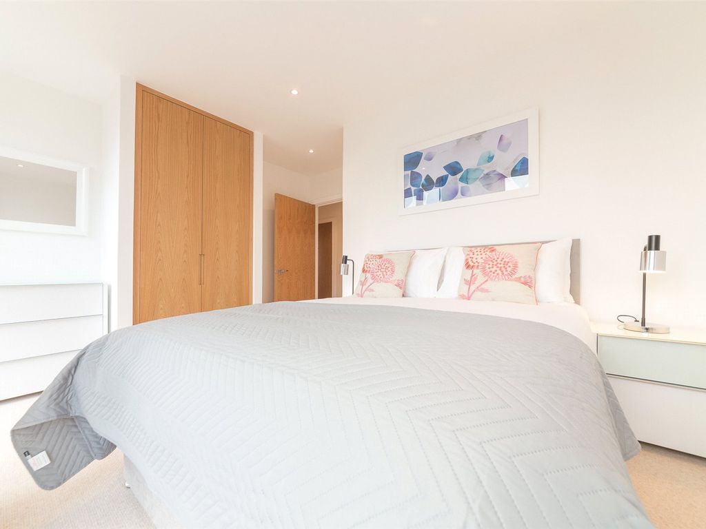 1 bed flat for sale in Aurora Point, 1 Winchester Square, London SE8, £435,000