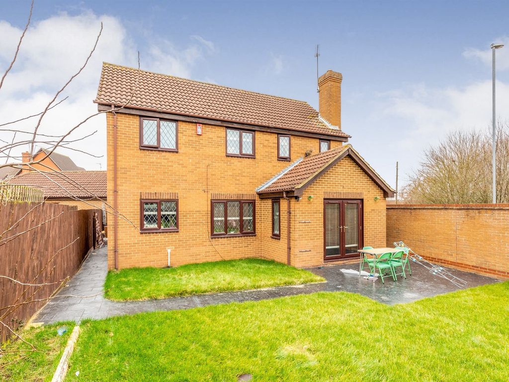 4 bed detached house for sale in Barnwell Gardens, Wellingborough NN8, £435,000