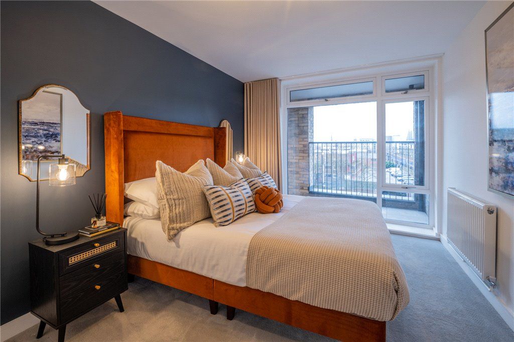 New home, 3 bed flat for sale in Caroline Street, London E1, £740,000