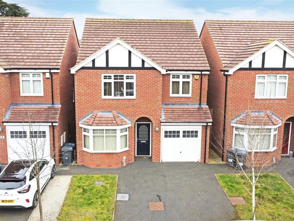 4 bed detached house to rent in The Villas, Dove Close, Birmingham B25, £1,495 pcm