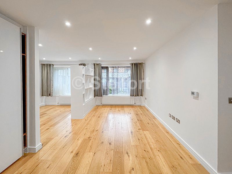 Studio to rent in Central House, Lampton Road, Hounslow TW3, £1,500 pcm
