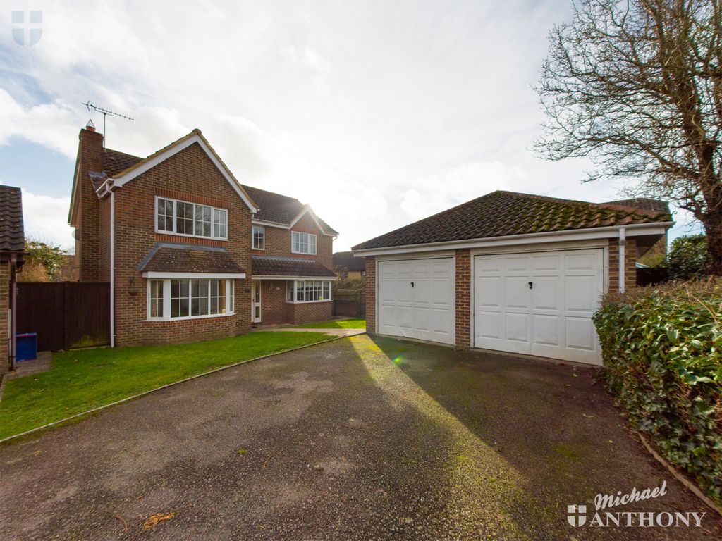 4 bed detached house for sale in Beacon Close, Stone, Aylesbury HP17, £650,000