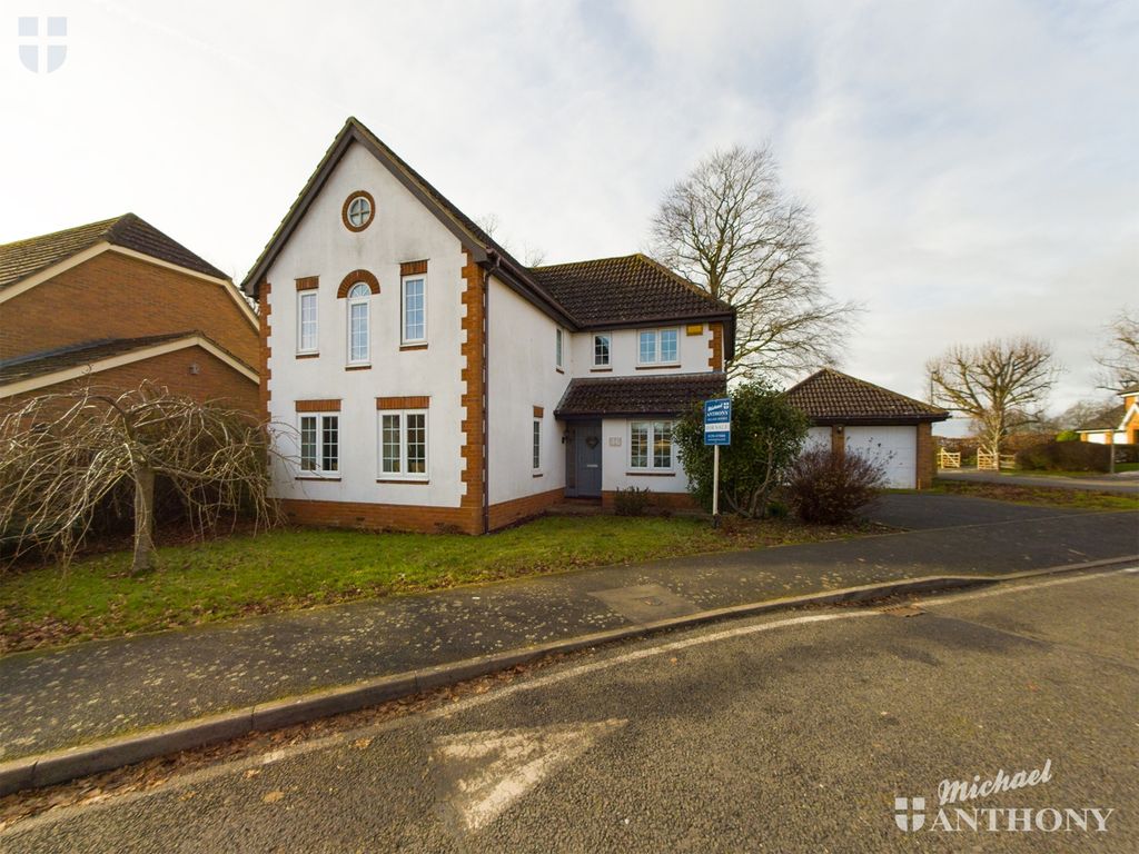 4 bed detached house for sale in Creslow Way, Stone, Aylesbury HP17, £645,000