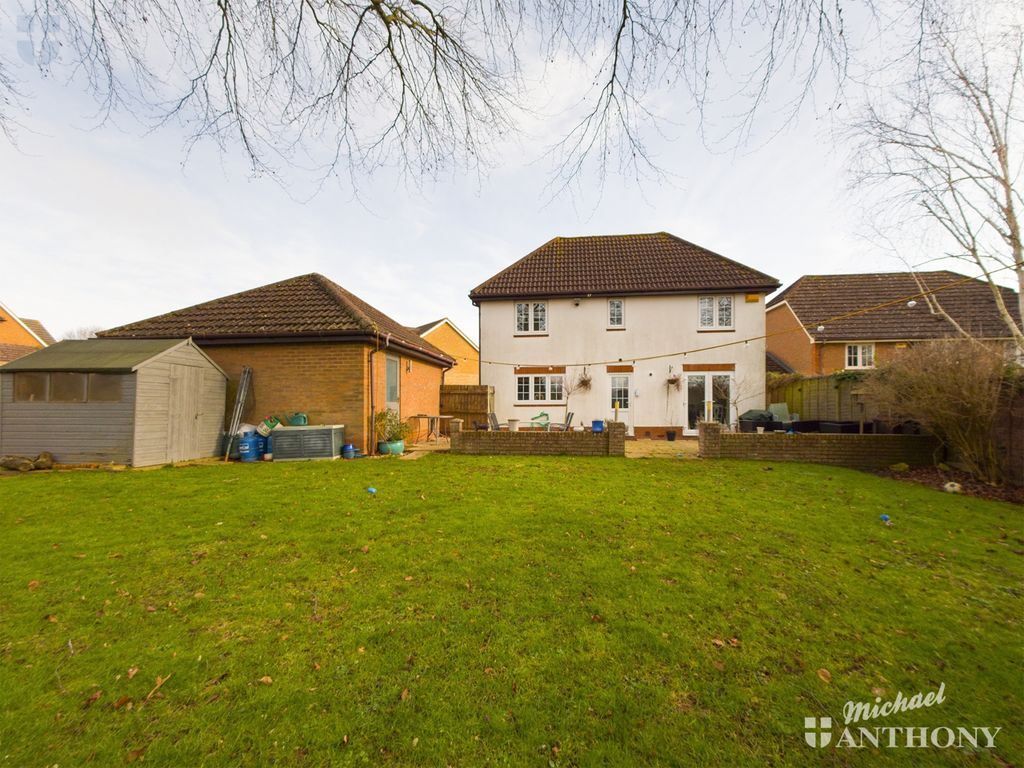 4 bed detached house for sale in Creslow Way, Stone, Aylesbury HP17, £645,000