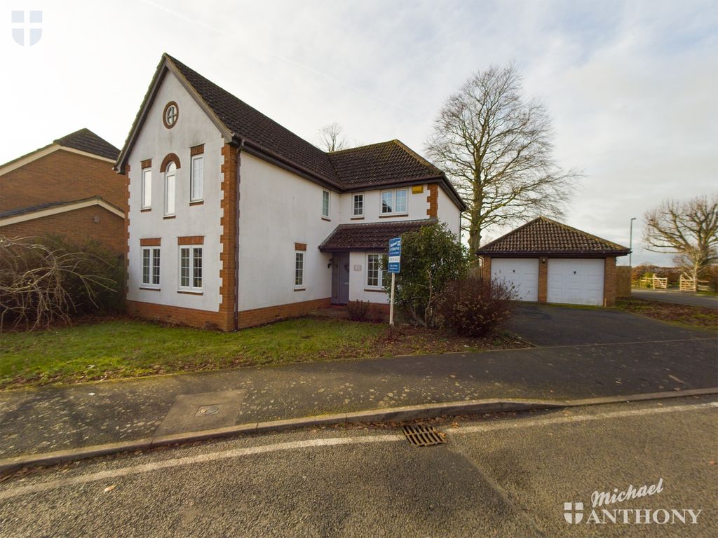 4 bed detached house for sale in Creslow Way, Stone, Aylesbury HP17, £645,000