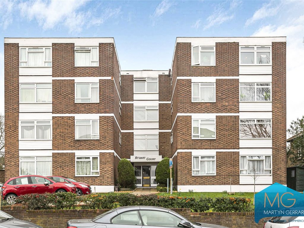 2 bed flat for sale in Stuart Court, Nether Street, Finchley, London N3, £350,000