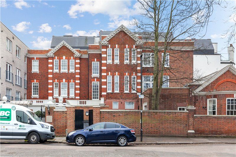 1 bed flat for sale in Marion Court, Mccall Close, London SW4, £475,000