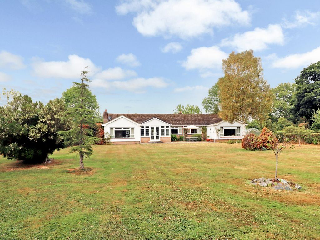 3 bed detached bungalow for sale in Durley Brook Road, Durley SO32, £1,000,000