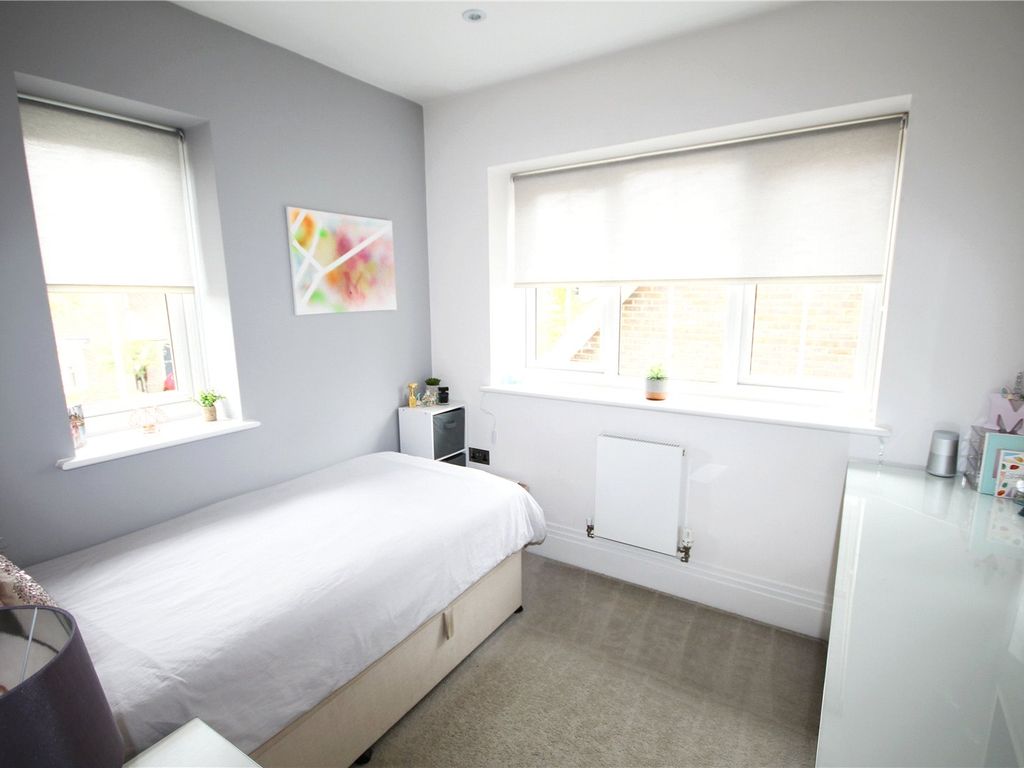 3 bed detached house for sale in Bentley Place, Bentley Heath, Barnet, Hertfordshire EN5, £860,000