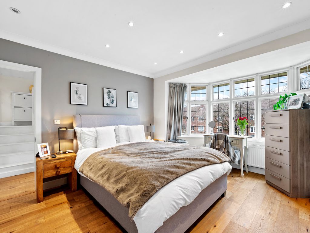2 bed maisonette for sale in Aboyne Drive, London SW20, £425,000