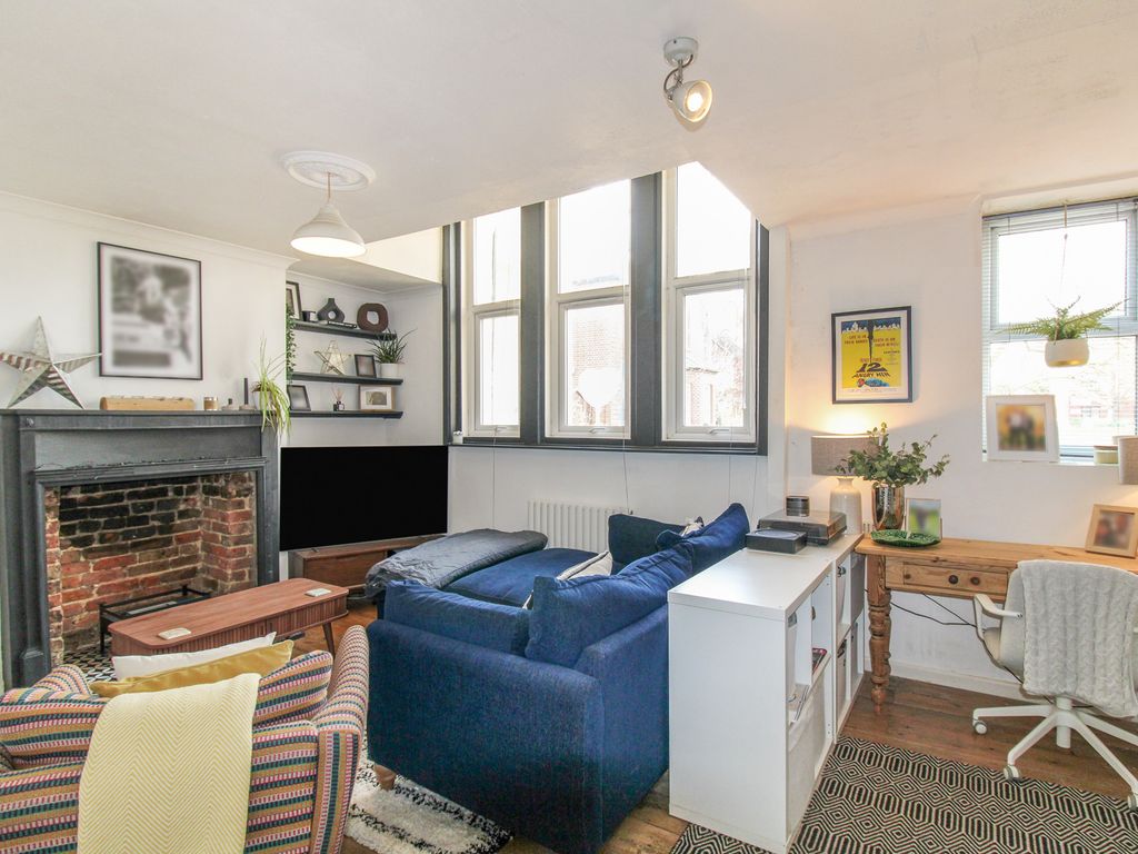 1 bed flat for sale in Alexandra Court, Alexandra Road, Farnborough GU14, £185,000