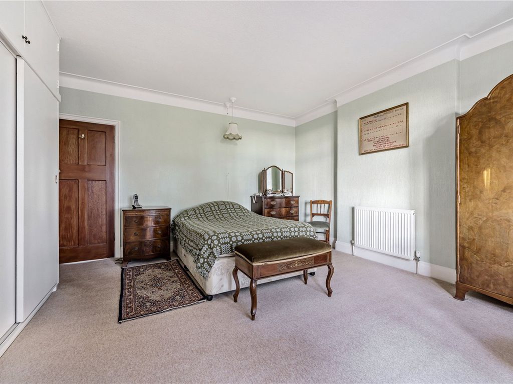 3 bed detached house for sale in Hillside Gardens, Barnet EN5, £1,075,000