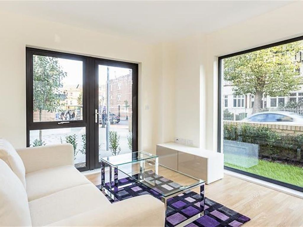 1 bed flat for sale in Newman Close, Willesden Green NW10, £400,000