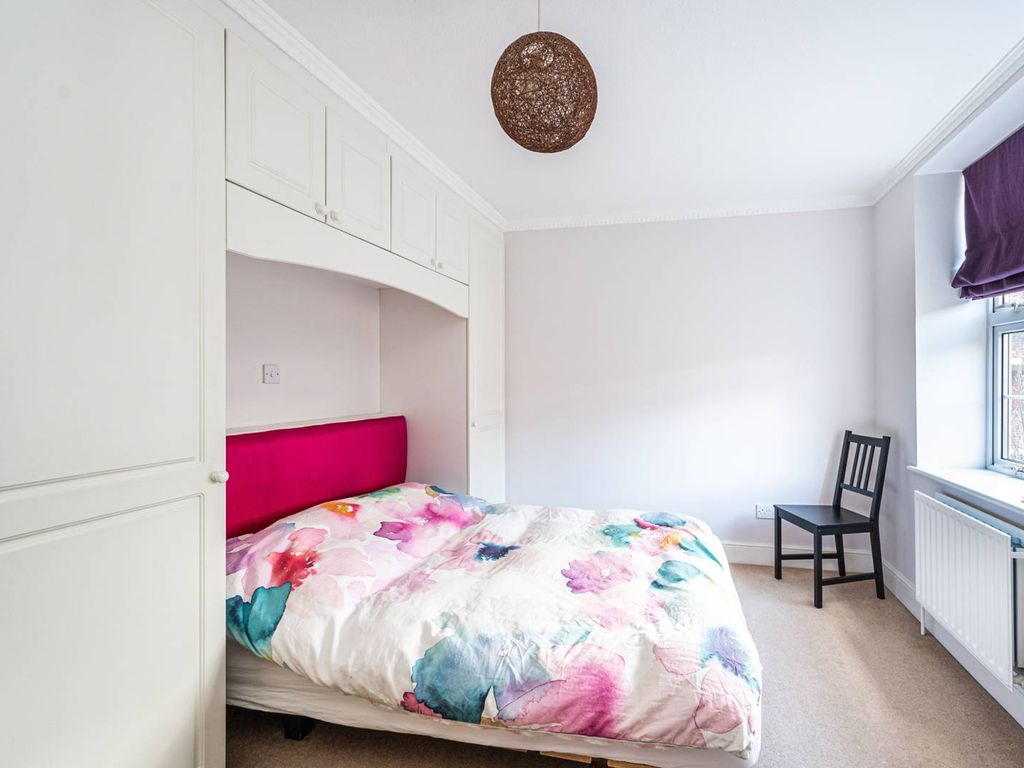 2 bed flat for sale in Halton Road, Islington, London N1, £540,000