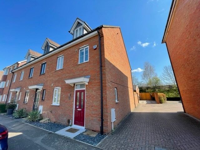 4 bed town house for sale in Hopton Grove, Newport Pagnell MK16, £400,000