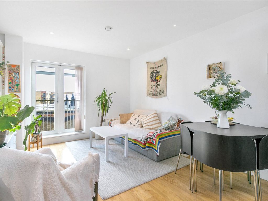 1 bed flat for sale in Hare Marsh, London E2, £415,000