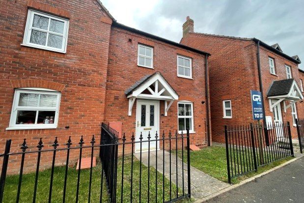 3 bed property to rent in Bains Drive, Lichfield WS13, £1,100 pcm