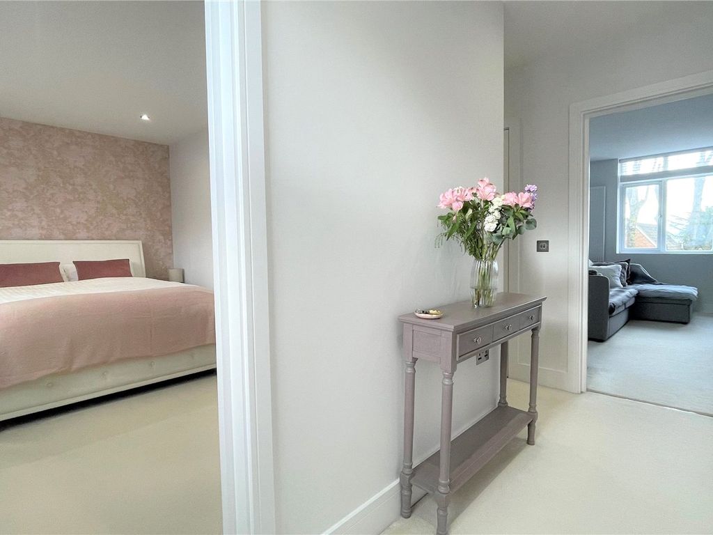 1 bed flat for sale in Alston Road, High Barnet, Hertfordshire EN5, £399,950
