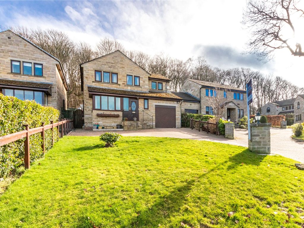 4 bed detached house for sale in Benomley Road, Almondbury, Huddersfield HD5, £355,000