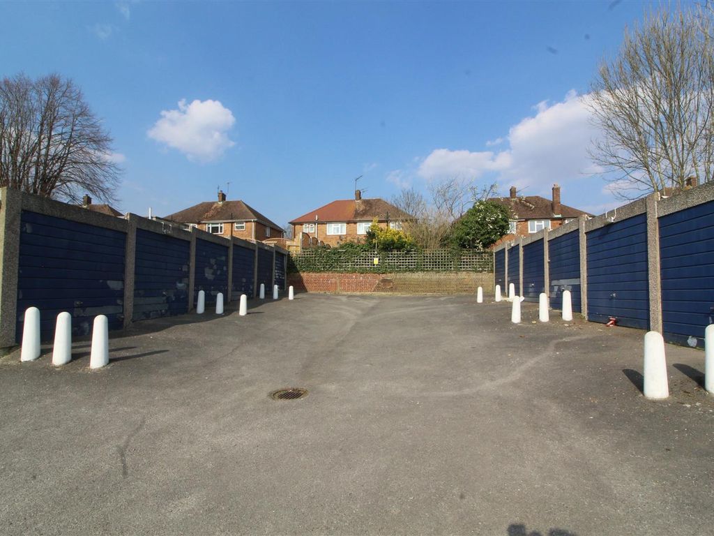 2 bed flat for sale in 79 Park Road, New Barnet, Barnet EN4, £350,000