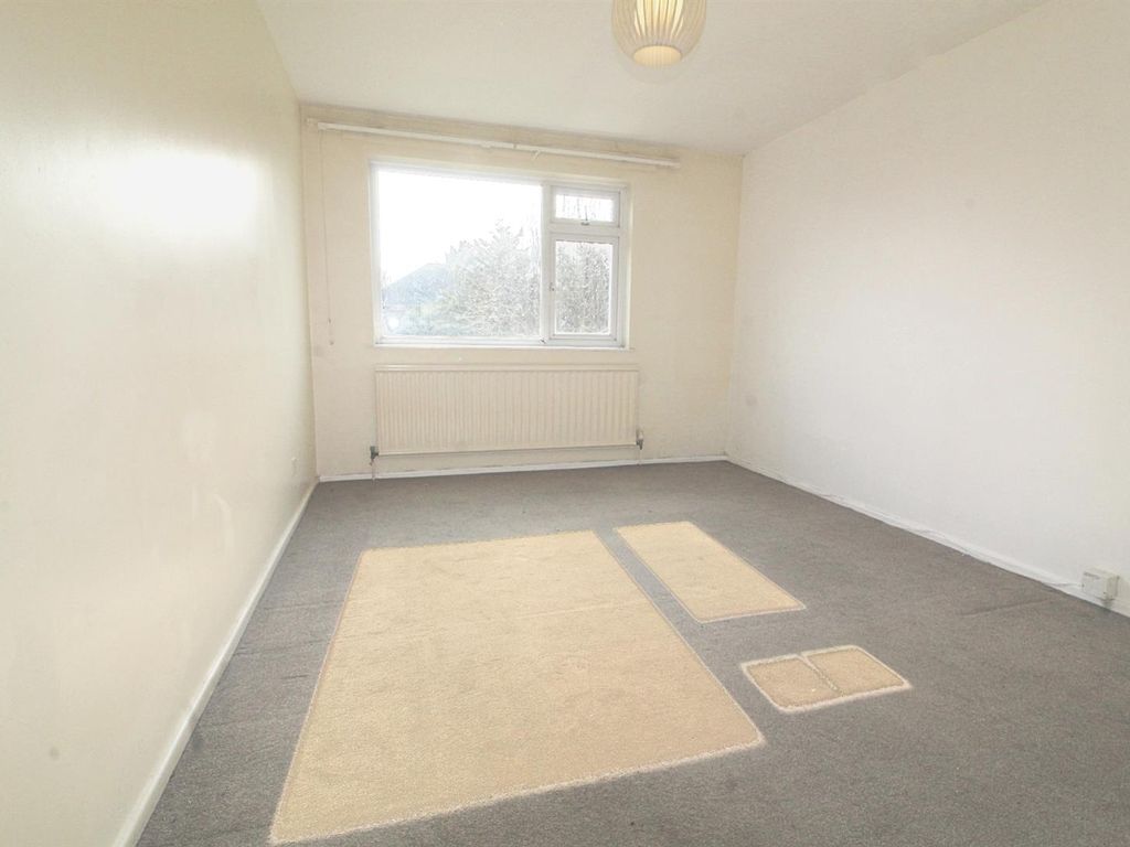 2 bed flat for sale in 79 Park Road, New Barnet, Barnet EN4, £350,000