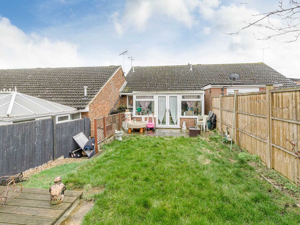 2 bed bungalow for sale in Herriot Close, Newport Pagnell MK16, £250,000