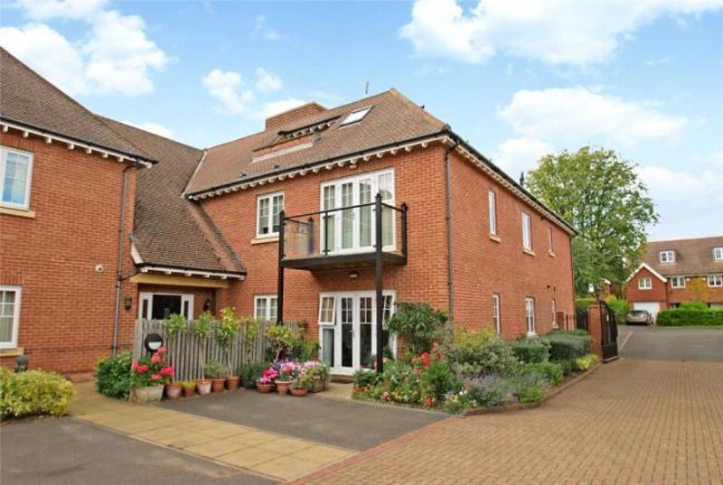 2 bed flat for sale in Warwick Road, Beaconsfield HP9, £525,000