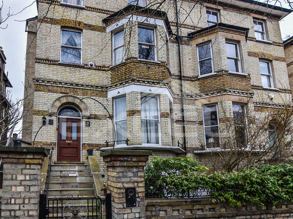 2 bed flat to rent in Gayton Crescent, Hampstead, London NW3, £2,249 pcm