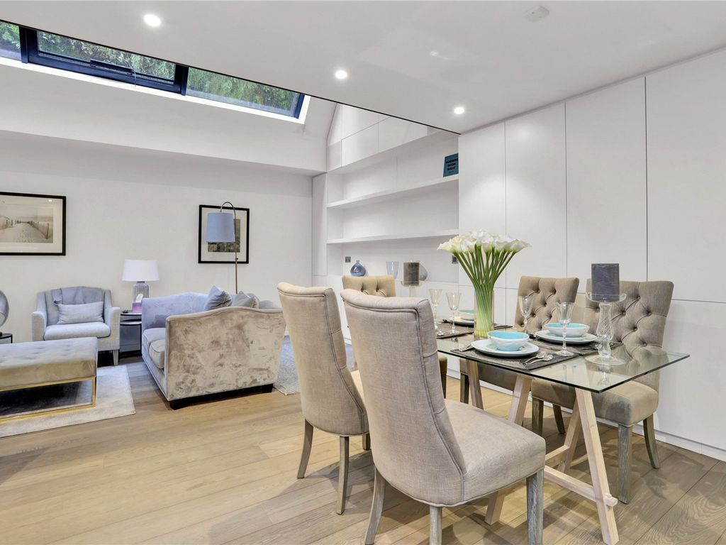 2 bed flat for sale in Gilston Road, London SW10, £1,595,000