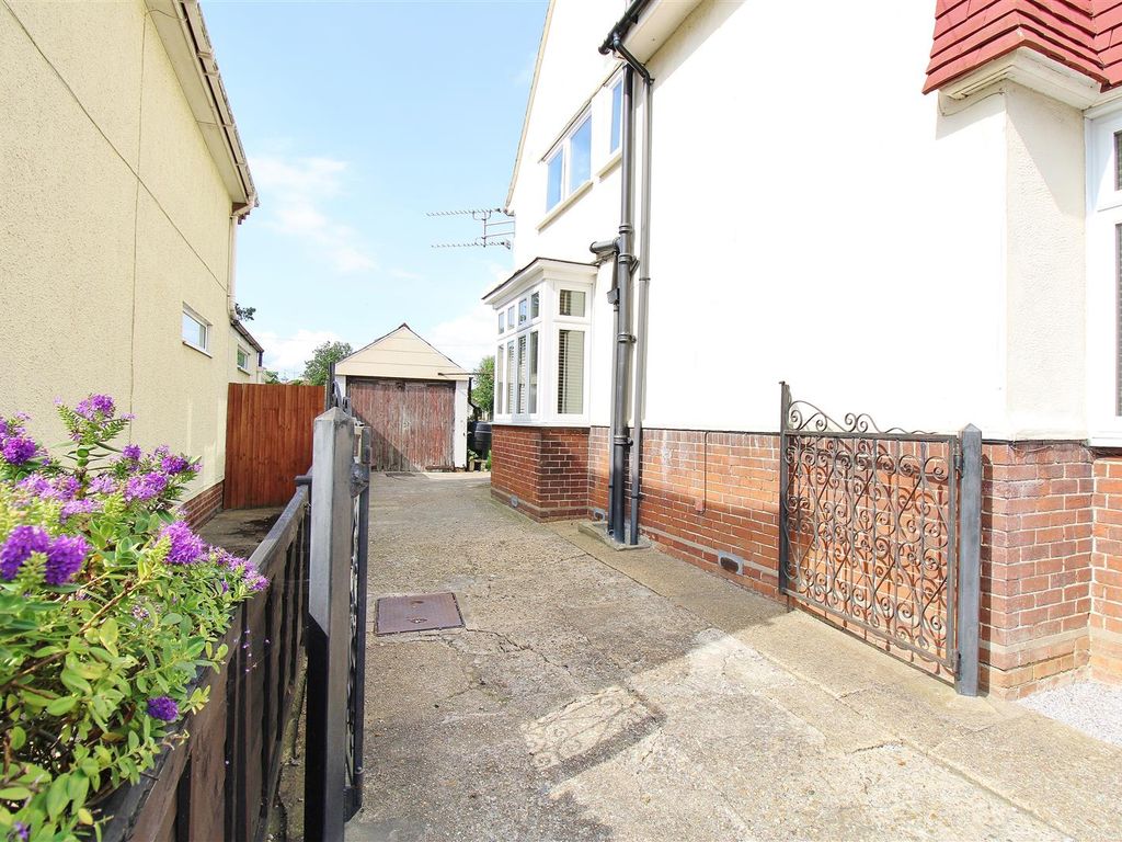 3 bed detached house for sale in Frinton Road, Kirby Cross, Frinton-On-Sea CO13, £385,000