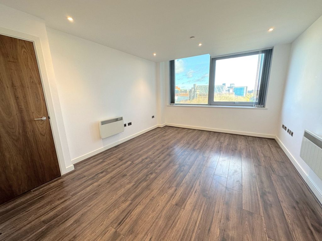 1 bed flat for sale in Churchill Way, Basingstoke RG21, £140,000