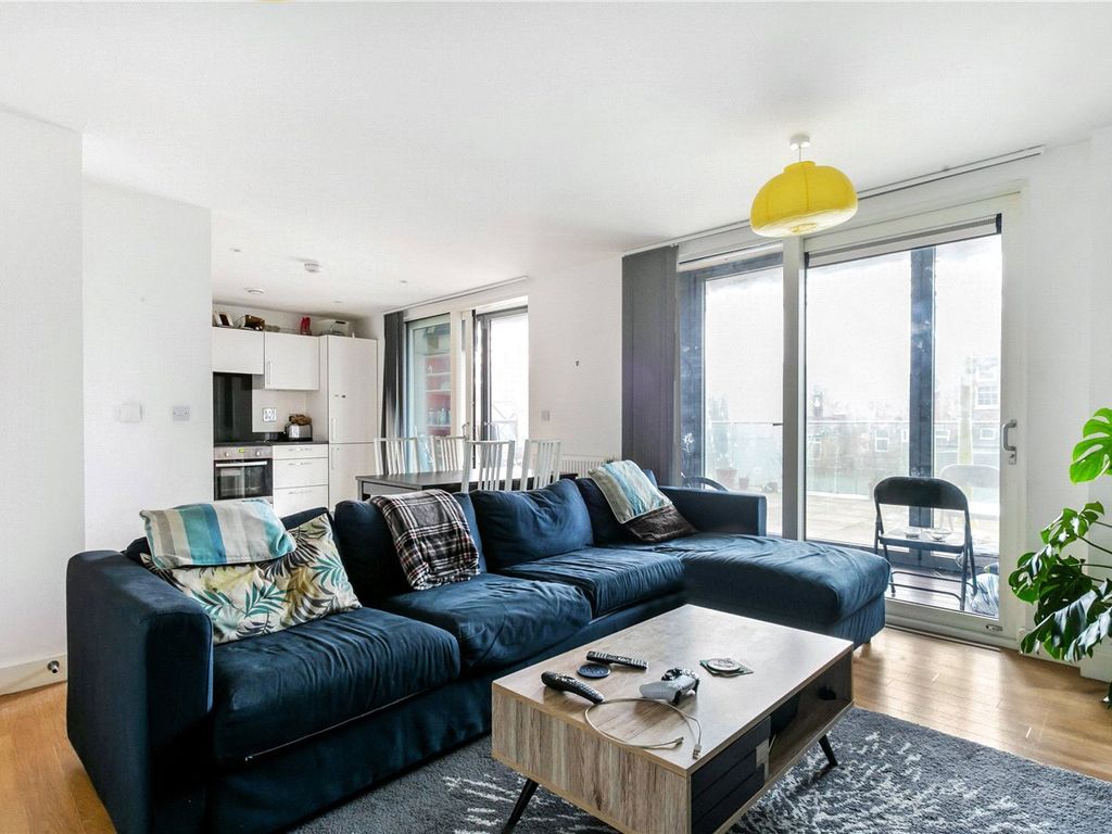 3 bed flat for sale in Roseberry Place, London E8, £700,000