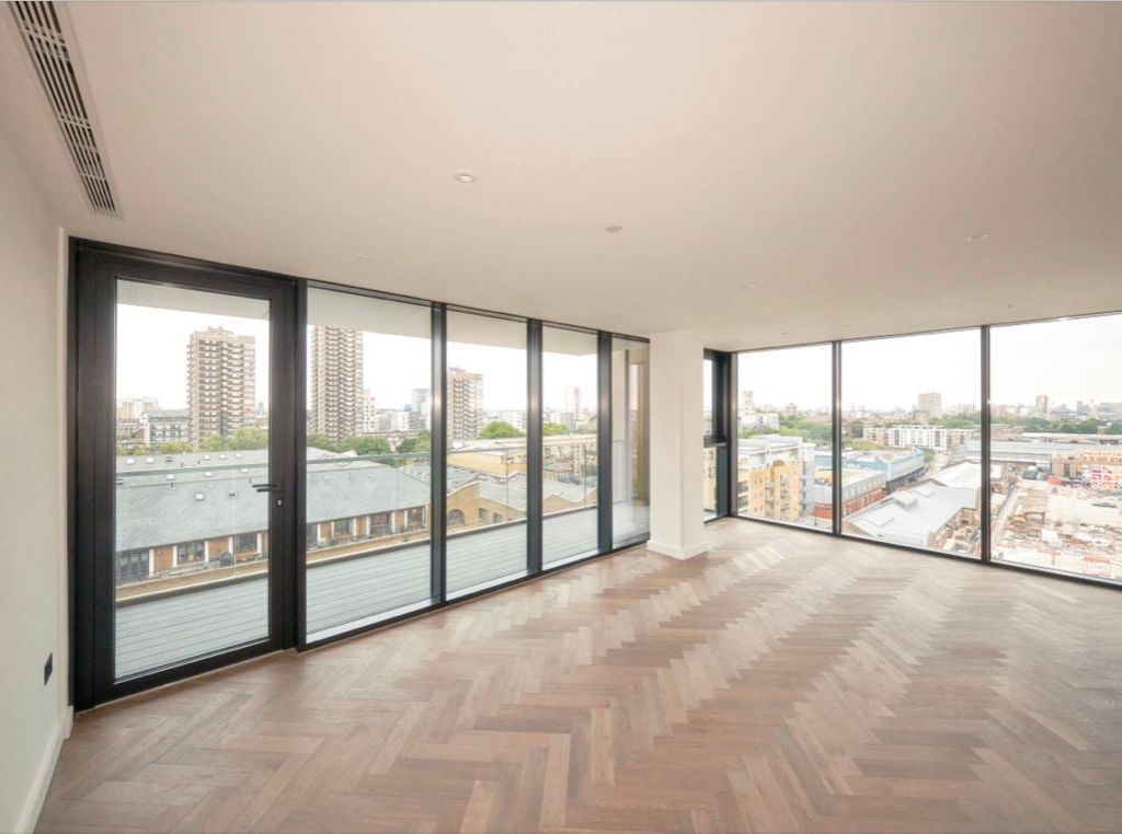 2 bed flat for sale in Flat, Merino Gardens, London E1W, £1,550,000