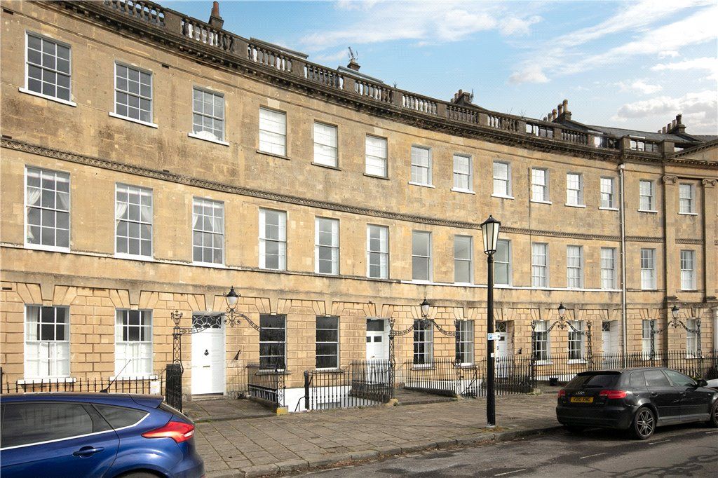 2 bed flat for sale in Lansdown Crescent, Bath BA1, £825,000