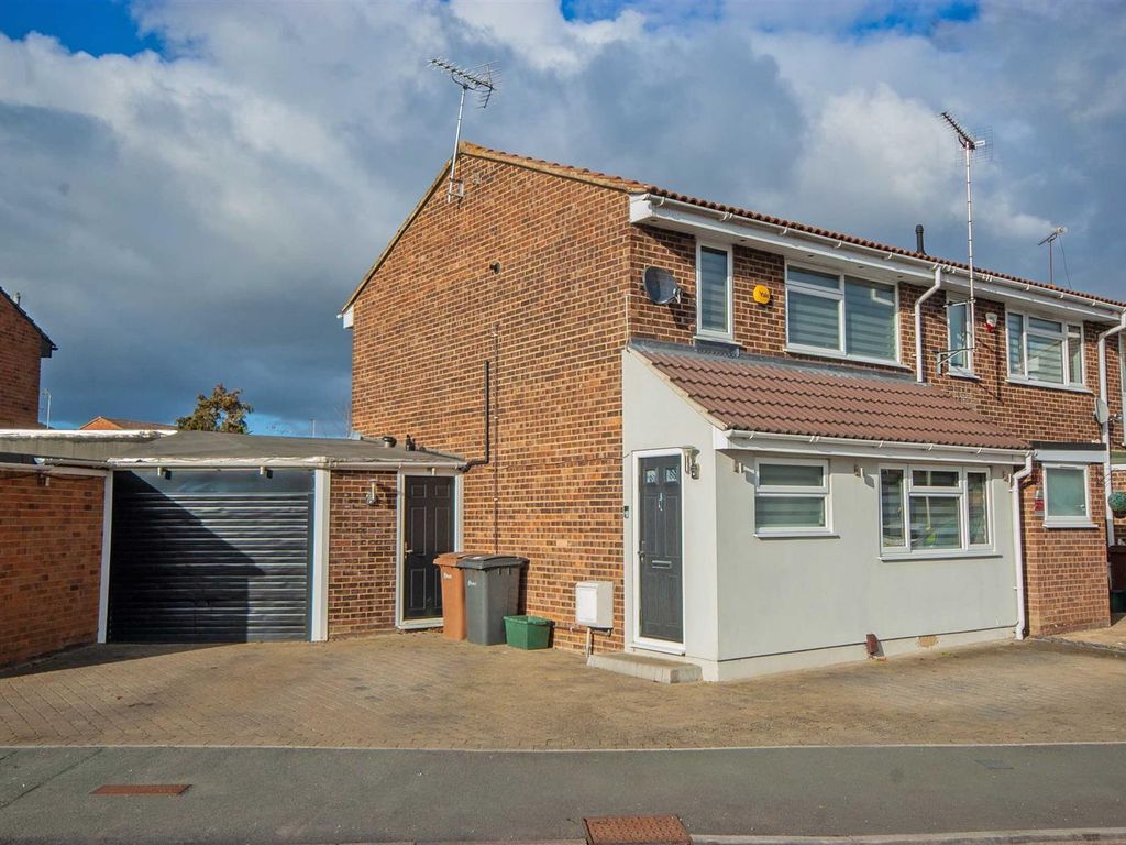 3 bed end terrace house for sale in Carnation Close, Springfield, Chelmsford CM1, £399,995