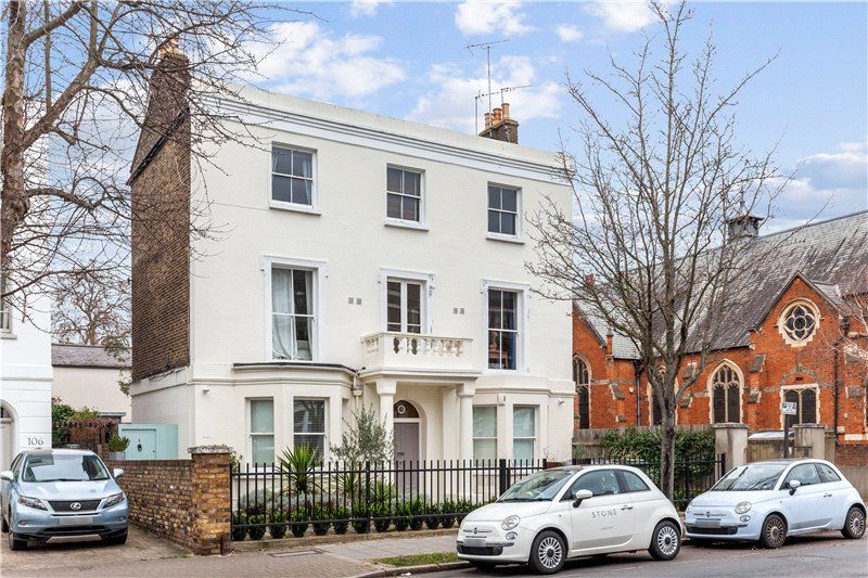 2 bed flat for sale in Fentiman Road, London, United Kingdom SW8, £545,000